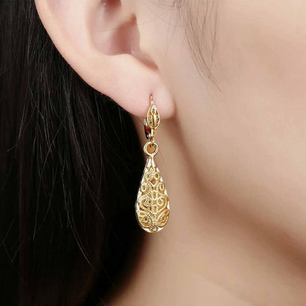 FIRM 18k Gold Plated Vintage Earrings - Picture 2 of 5